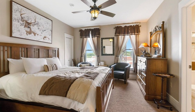 Adults-Only Historic Hotel Stay in Downtown Branson