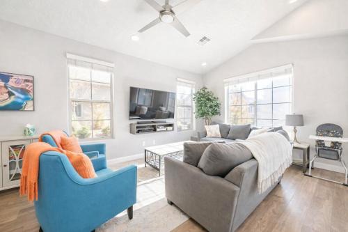 Adventures Base! Family Friendly w heated community pool