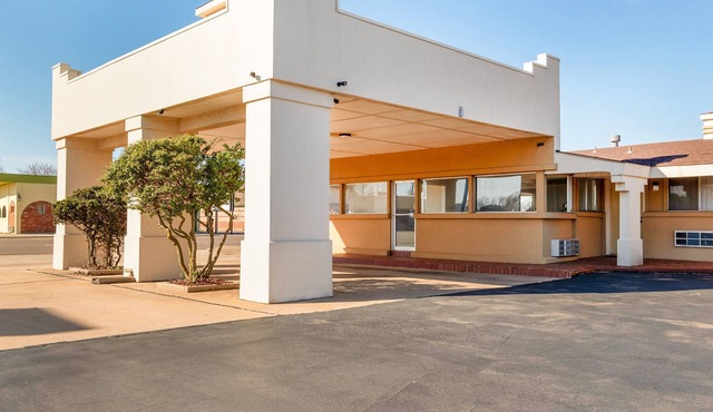 Affordable Choice! 3 Spacious Units, Free Parking, Close to Ackley Park