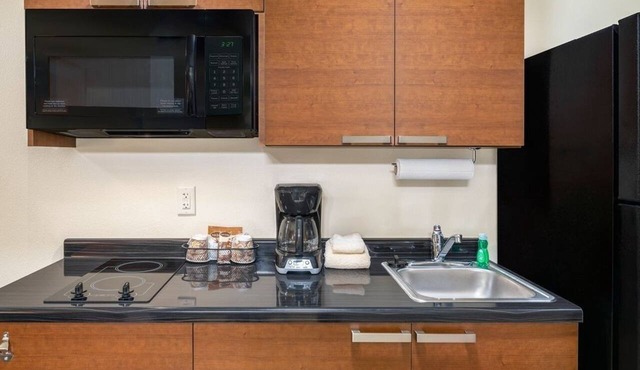 Affordable Family Friendly Room w/Kitchenette – Great Option Near Shopping