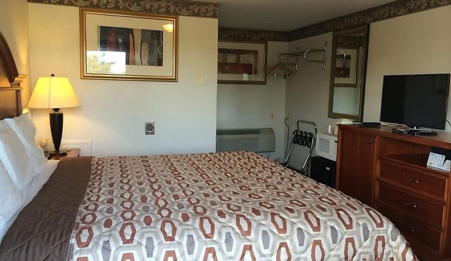 Affordable Lodgings! FREE Breakfast & Parking, Close to Hershey Museum & More!
