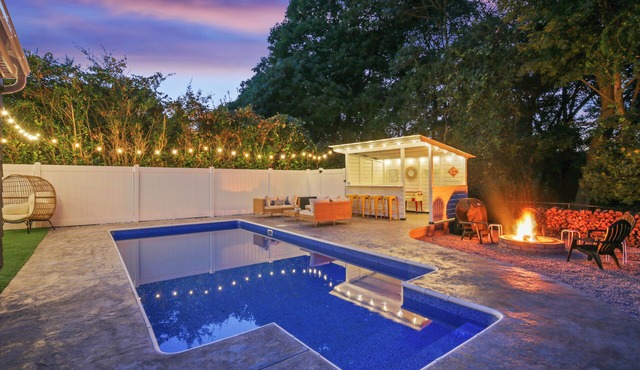 Affordable Luxury Resort Home with an In-Ground Heated Pool & Hot Tub. Sleeps 10