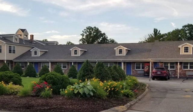 Affordable Sturbridge Stay with Onsite Parking, Cozy Beds & Free Breakfast