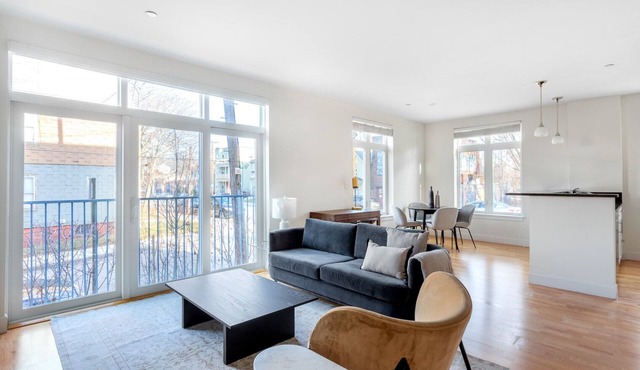 Airy Porter Square 2BR w/W/D, Elevator, by Davis Station