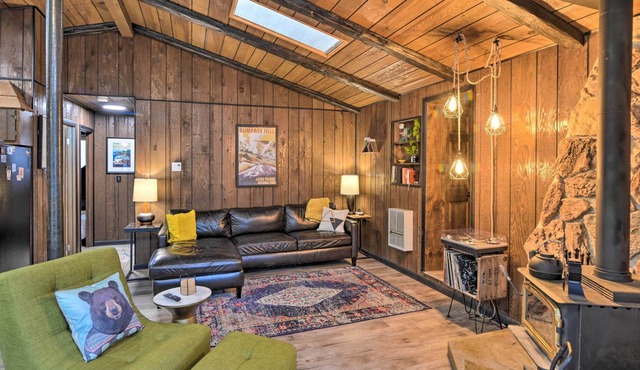 Alpine Lake Resort Cabin: Deck & Lake Access!