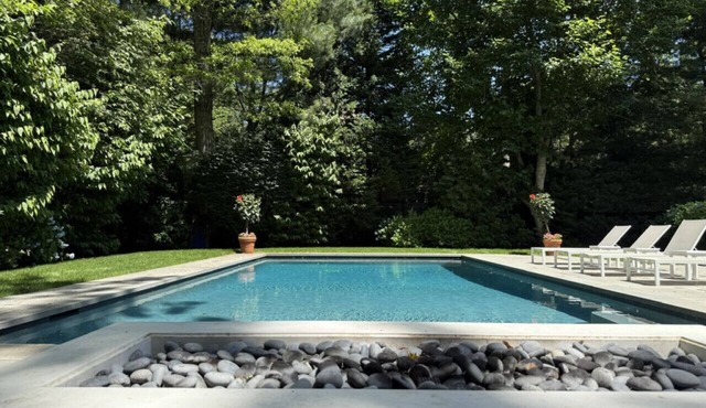 Amagansett Farmhouse Retreat - Heated Pool, Outdoor Fireplace & Basement Arcade, Great for Kids