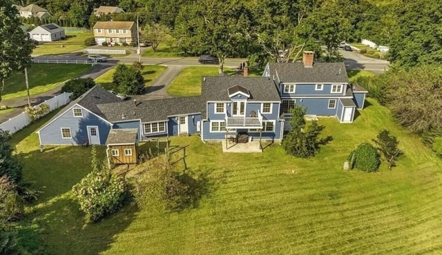 Amazing 4 bedroom guest house in the coastal town of Marshfield Massachusetts