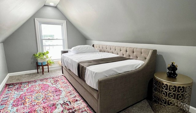 Amazing Deal: Spacious 4-Bed, 2-Bath Duplex Apartment!