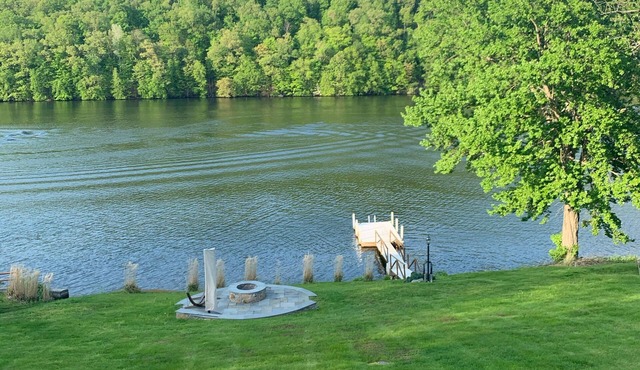 Amazing Lake House