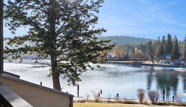 Amazing WATERFRONT GETAWAY with Views of Gorgeous Flathead Lake in Bigfork