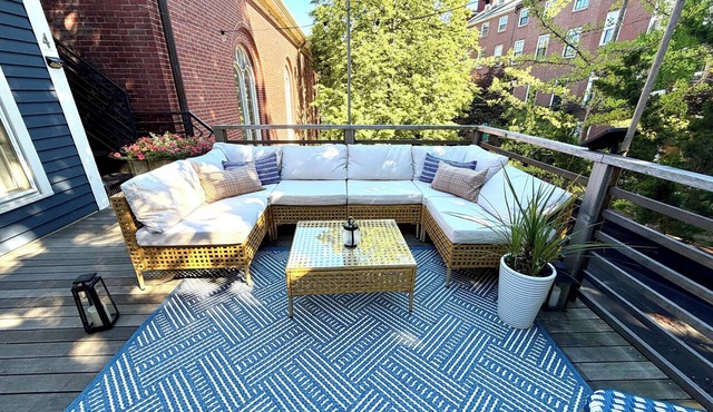 Amazing West End apartment walkable to downtown and the waterfront.