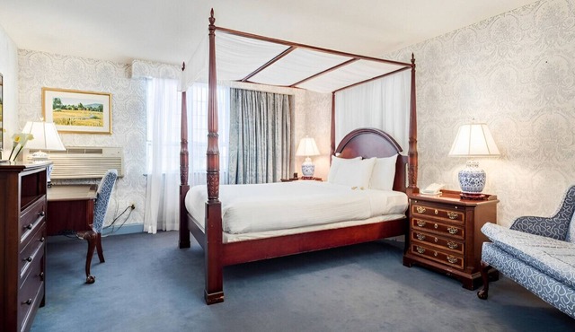 An Amazing Location with an Exquisite Ambiance!