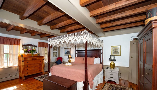 Andrew Clark House 1700's Get Away!