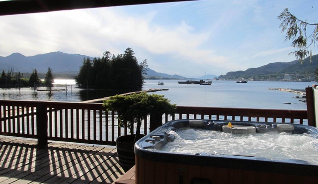 Angler's Dream. Waterfront Island Home. Private dock. Rental boat.