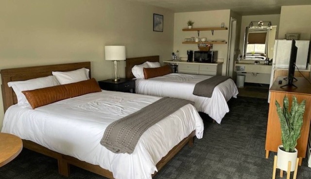 Angry Salmon Inn - Room 7