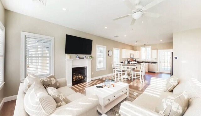 Anne's Adagio An Easy Access Cottage, Pool, Clubhouse, Gym, Trails, MORE