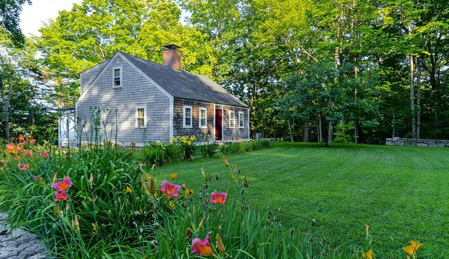 Antique charm, modern amenities, lake and mountain views