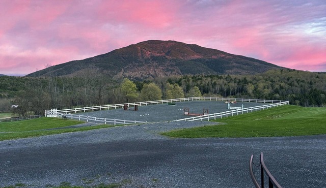 Antique farmhouse with spectacular mountain view in a bucolic setting.