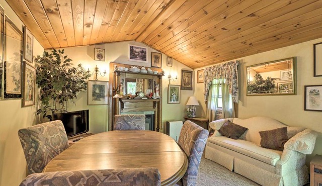 Antique-Filled Home, half Mi to Woodstock Fair