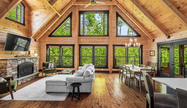 Arch Fun Cabin - Modern Cabin w/Hot Tub, Games & Views