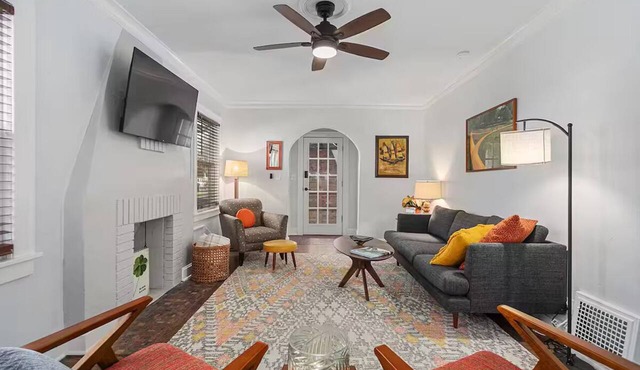Art Filled 3bd Cozy Waldo Home