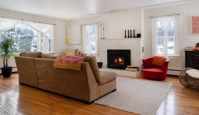 Artist's home near the woods - close to skiing, vineyards, High Falls, Hudson