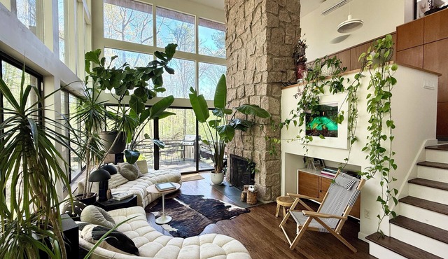 Artistic Modern Forest Retreat minutes from Guilford town center and shores