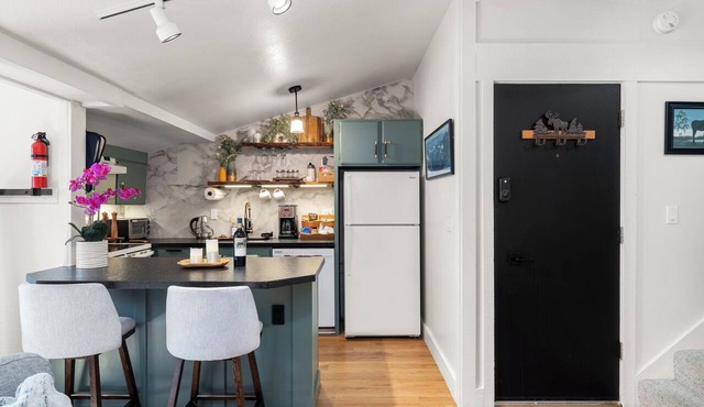 Ascend Remodeled Condo, SummerFun, Bear&Alpine Lake, across musical festival