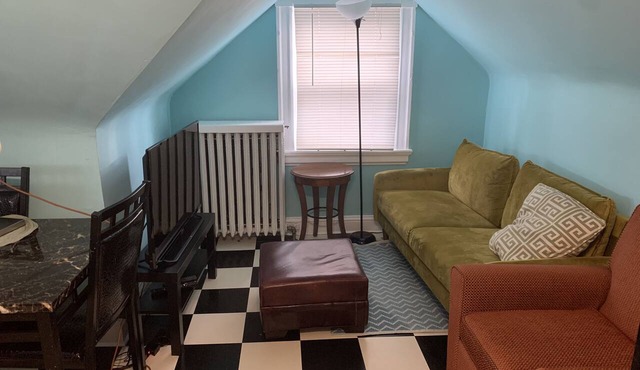 Attic Apartment in Leafy Roland Park