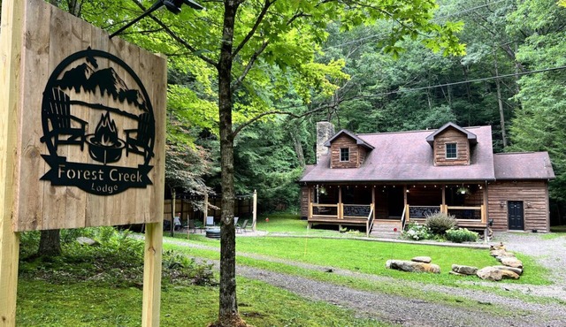 Autumn Escape Forest Creek Lodge Sleeps 10, 3BR 2BA · Hot Tub Fire Pit Fireplace