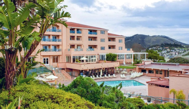 Avila Beach Escape! 2 Cozy Units w/Full Kitchen & Balcony! Pool, Free Parking!