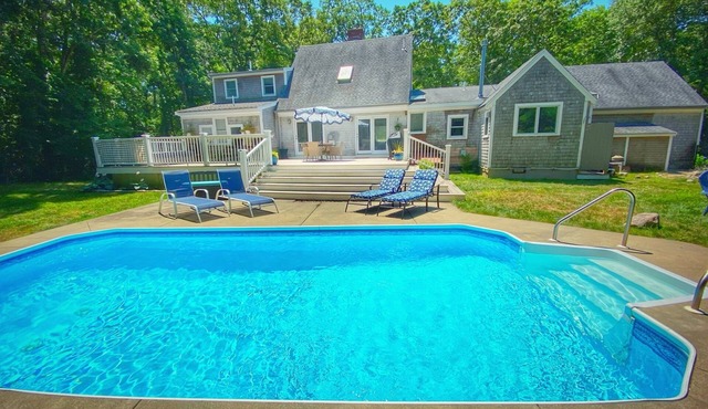 Barnstable Breeze with Seasonal Pool and Hot tub