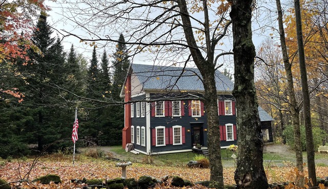 Basil Brook: Colonial-Chic House - near Jay Peak!