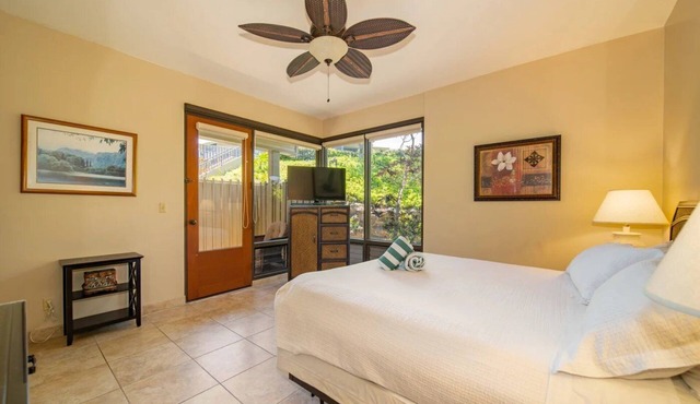 Bay Villas Gold Ocean View 1 Bedroom at The Kapalua Villas Maui with Living room