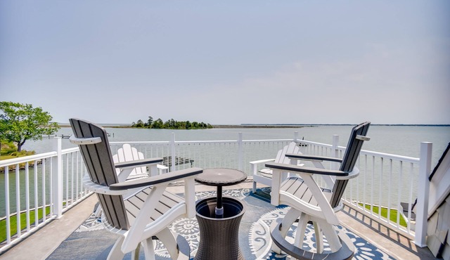 Bayfront White Stone Escape w/Private Beach!