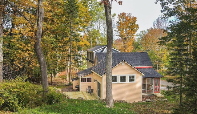 Bayside cottage 5 minutes to the beach and the local golf course.