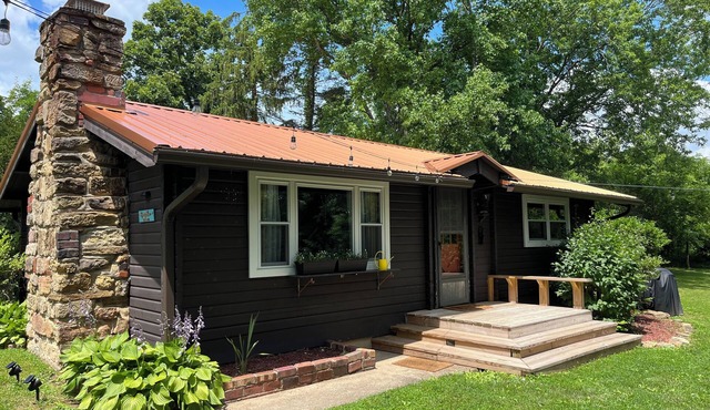 Bean’s Place - Adorable ridge top cabin five miles from Ohio University!