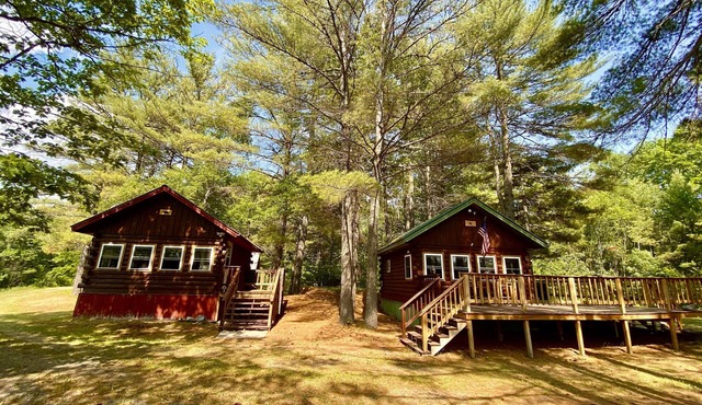 Bear's Den 1 Bed/1 Bath Charming Rustic Log Cabin