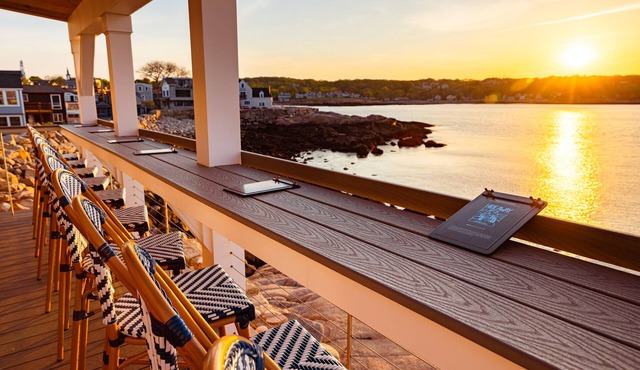 Bearskin Neck Motor Lodge