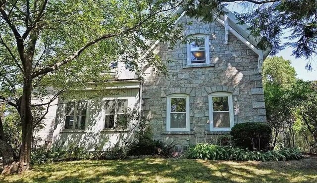 Beautiful 1 Bedroom, 1 Bathroom in Medford with WiFi and AC