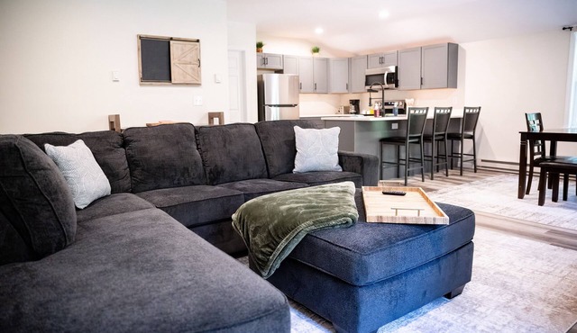 Beautiful 1-bedroom apartment in Andover 10 miles to Uconn w/AC, Washer/Dryer