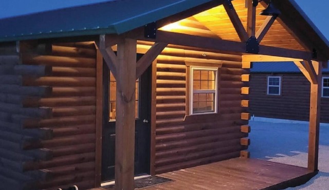 Beautiful 1-bedroom Cabin #2 with AC overlooking swim pond