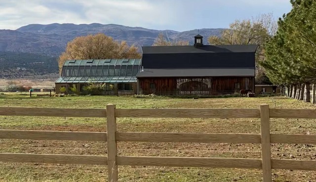 Beautiful 3-bedroom barn in charming Kanarraville