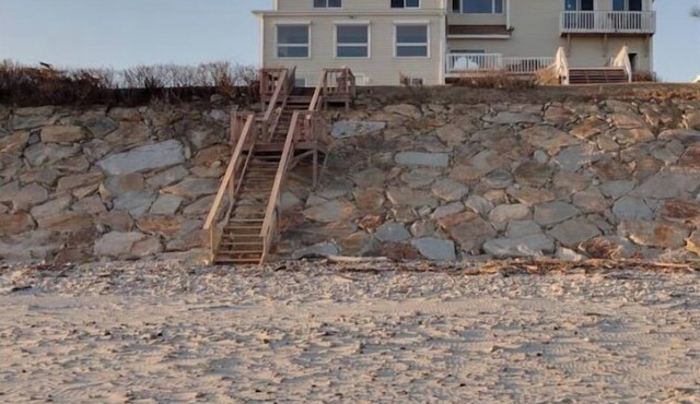 Beautiful 5 BR 3 Bath Ocean Front with Private Beach!