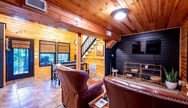Beautiful Broken Bow Cabin with Private River Access in Broken Bow
