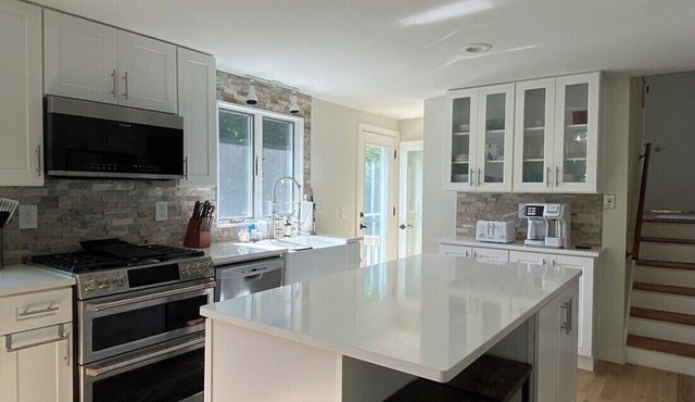 Beautiful Cape Elizabeth Home just a Short Walk to the Beach & Restaurants!