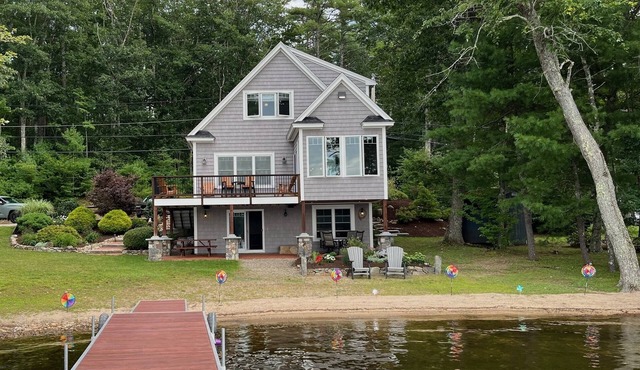 Beautiful contemporary 3 bedroom and 2.5 bath home on Square Pond.
