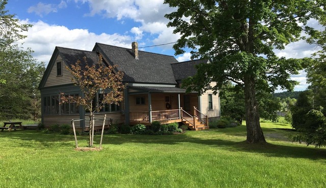 Beautiful Country Home close to the village and public beach