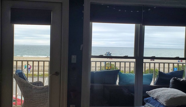 Beautiful Cozy Ocean Front Condo