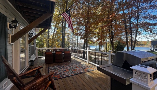 Beautiful, Fully Renovated Shellcamp Lake NH Home with private dock